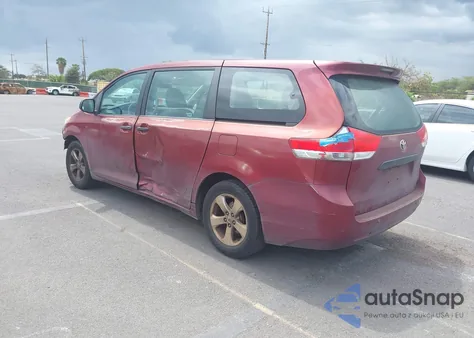 2012 Toyota Sienna Base V6 7 Passenger z USA, uszkodzony, nr VIN 5TDZK3DC5CS195229